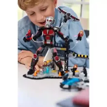 Lego Marvel 76314 Amerika Kapitány: Polgárháború csatajelenet
