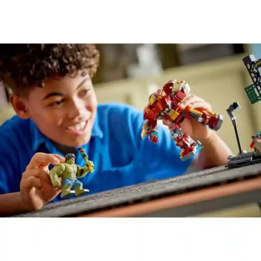 Lego Marvel 76343 Hulkbuster és Hulk óriási csatája