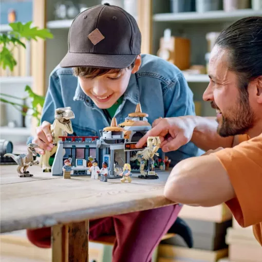 Lego Jurassic World 76961 Látogatóközpont: T-Rex és raptortámadás