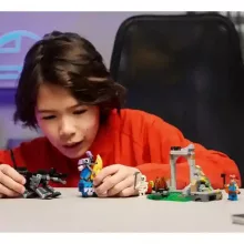 Lego Fortnite 77075 Peely és Sparkplug táborhelye