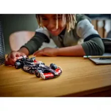 Lego Speed Champions 77250 MoneyGram Haas F1® Team VF-24 Formula 1 versenyautó