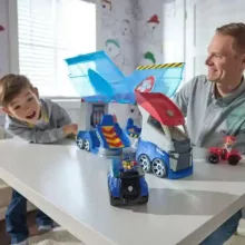 Mancs őrjárat - Paw Patroller csapatszállító kamion hanggal, 4 figurával és járművel