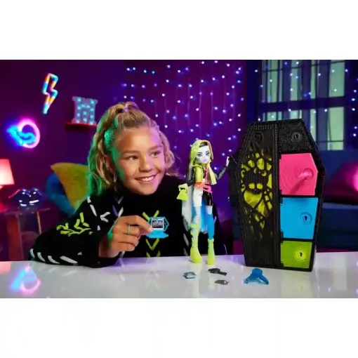 Mattel Monster High Skulltimate Secrets Neon Frights - Frankie Stein baba koporsóval (csomagolássérült)