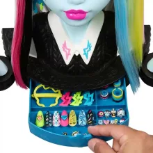 Mattel Monster High Frankie Stein fodrász és körmös babafej kiegészítőkkel
