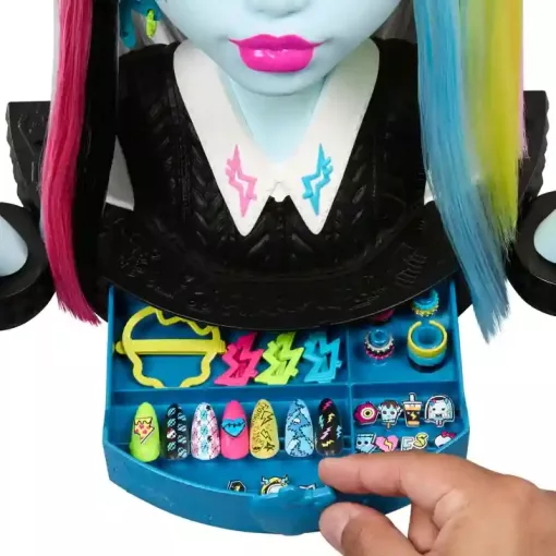 Mattel Monster High Frankie Stein fodrász és körmös babafej kiegészítőkkel