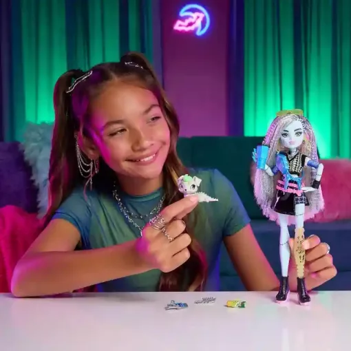 Mattel Monster High Frankie Stein baba kiegészítőkkel