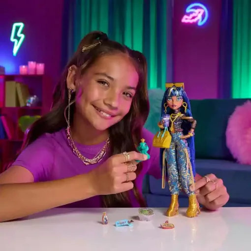 Mattel Monster High Cleo de Nile baba kiegészítőkkel