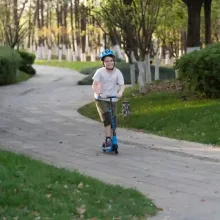 Aero C1 fémvázas kétkerekű gyerek roller lábfékkel, LED világítással
