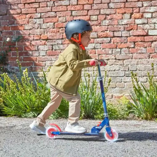 Marvel Bosszúállók fémvázas összecsukható kétkerekű gyerek roller lábfékkel, LED világítással