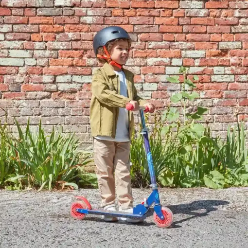 Marvel Bosszúállók fémvázas összecsukható kétkerekű gyerek roller lábfékkel, LED világítással