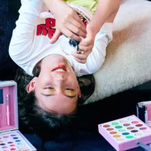 MYA Cosmetics sminkkészlet hordozható csillámos kofferben