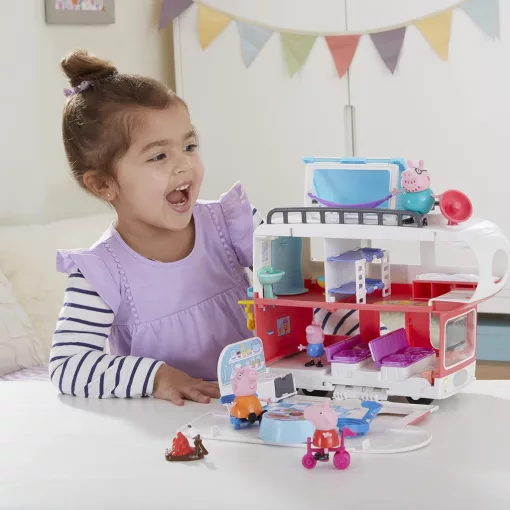 Hasbro Peppa Pig - Peppa malac interaktív lakókocsija figurákkal