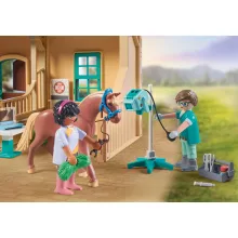 Playmobil 71352 Horses of Waterfall - Állatorvosi rendelő lóterapeutával