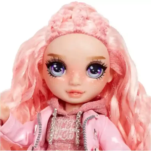Rainbow High Winter Wonderland - Bella Parker rózsaszín divatbaba kiegészítőkkel