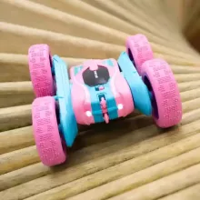 RC Spin N' Stunt kétoldalas távirányítós autó fénnyel - rózsaszín