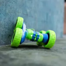RC Spin N' Stunt kétoldalas távirányítós autó fénnyel - zöld