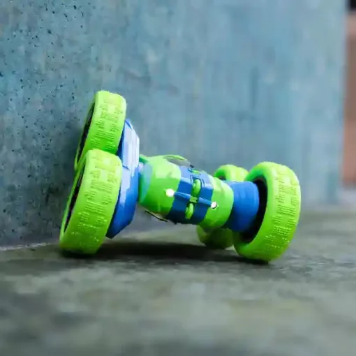 RC Spin N' Stunt kétoldalas távirányítós autó fénnyel - zöld