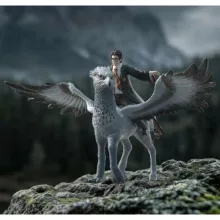 SCHLEICH 14947 Harry Potter™ - Harry Potter™ Buckbeak™ hátán