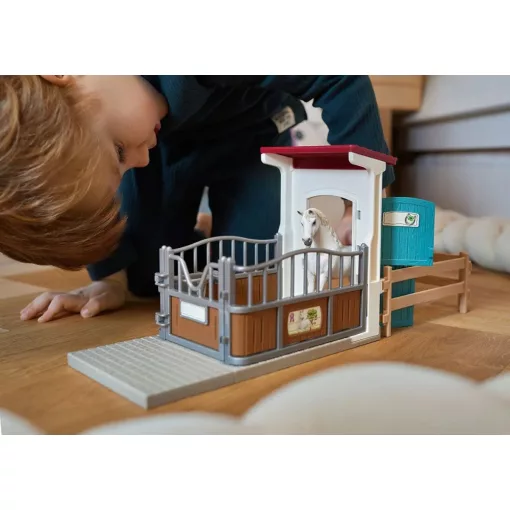 Schleich 42569 Istálló Angol telivér csődörrel