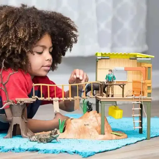 Schleich 42594 Kalandállomás a vadonban (csomagolássérült-új)