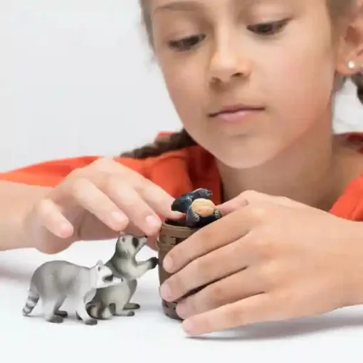 Schleich 42596 Mosómedvék és borz játéka a dióval