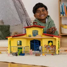 Schleich 42605 Farm istállóval és állatokkal