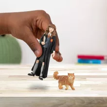 Schleich 42635 Harry Potter - Hermione Granger és Csámpás, a macska