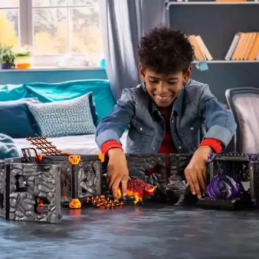 Schleich 42673 BattleCave harci aréna tűzbika és árnykutya figurákkal
