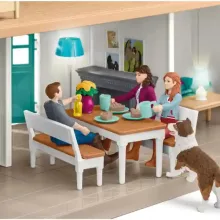 Schleich 42706 Hannah családi háza lovardával és lovakkal (csomagolássérült-új)