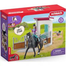 Schleich 42709 Lisa és Storm hannoveri lova istállóval