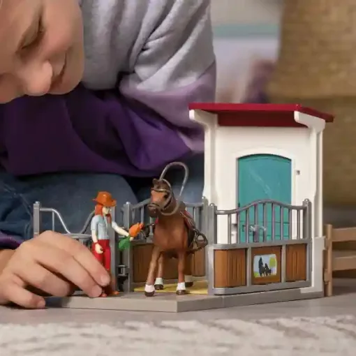 Schleich 42710 Hannah és Cayenne quarter horse lova istállóval