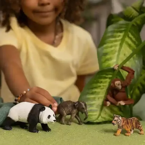 Schleich 42736 Ázsia vadállatai válogatás (kiselefánt, óriáspanda, orangután, tigriskölyök)