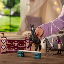 Schleich 42776 Lisa lovasiskolája appaloosa lovakkal