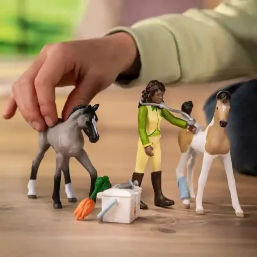 Schleich 42777 Sarah állatorvosi készlete csikókkal