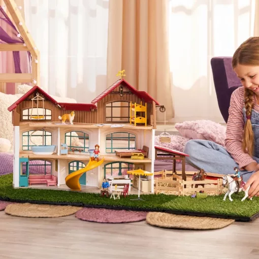 SCHLEICH 42785 Lakeside lakóház istállóval és lovakkal