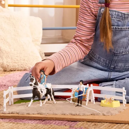 SCHLEICH 42799 Kim lovastorna lovaglókészlete
