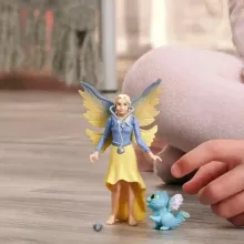 Schleich 81468 Tündér állatgondozó szárnyas kiscicával