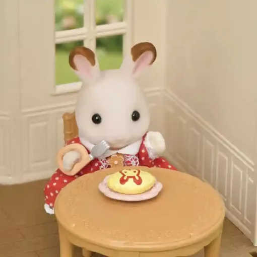 Epoch - Sylvanian Families 5567 Piros tetős babaház bútorokkal és csokoládényuszi figurával