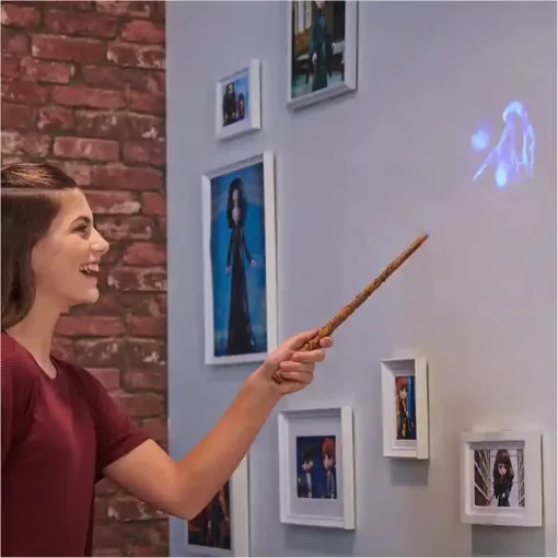 Spin Master Harry Potter - Hermione interaktív varázspálcája patrónus világítással