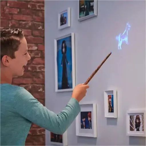 Spin Master Harry Potter - Harry Potter interaktív varázspálcája patrónus világítással