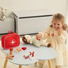 Squirrel Play 9 részes hordozható fa orvosi játékkészlet cipzáros táskában