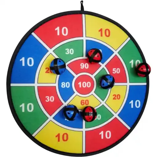 Célbadobó játék tépőzáras labdákkal