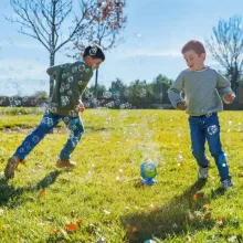 Wanna Bubbles 360°-ban forgó buborékfújó gép fénnyel és folyadékkal